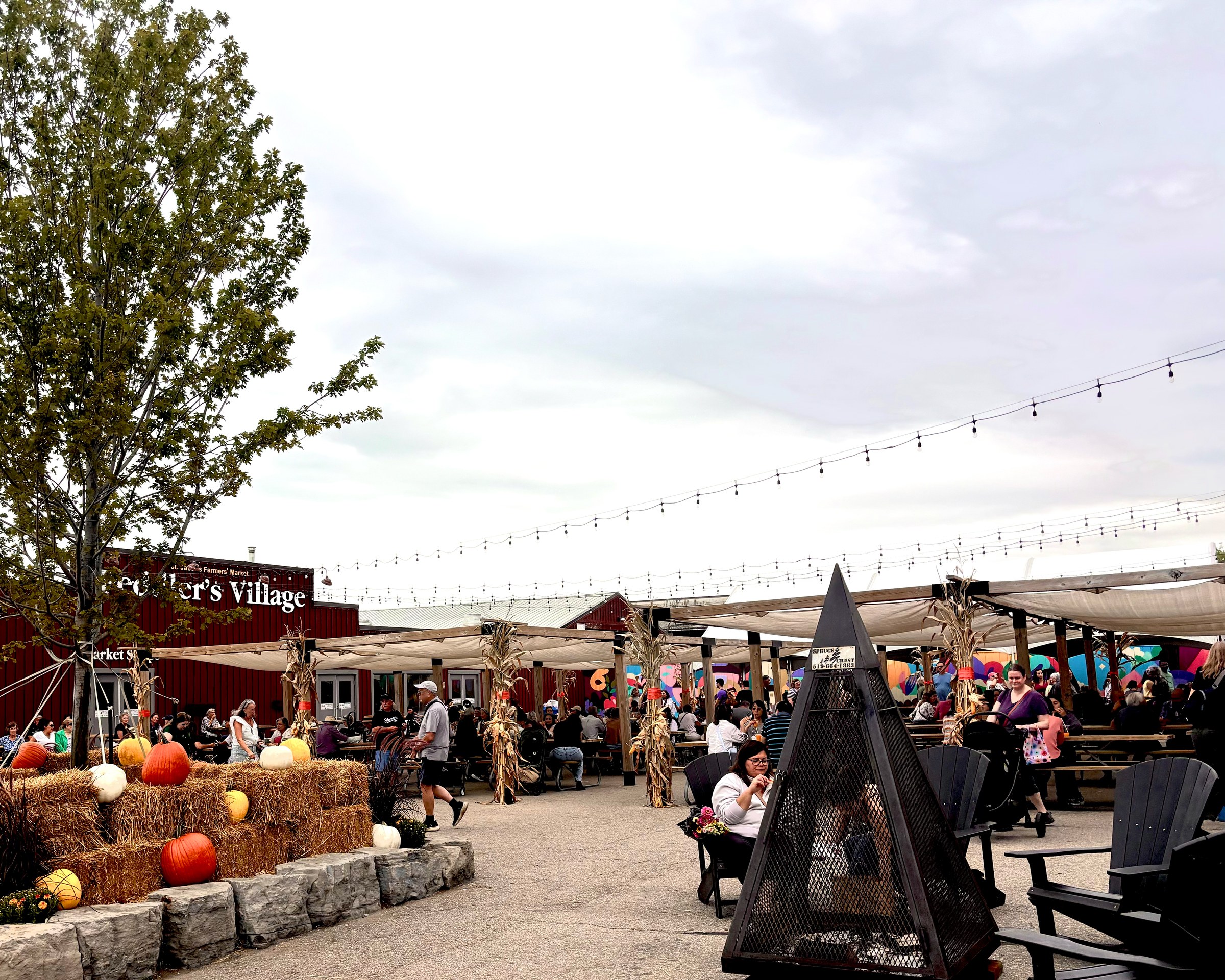 Peddler’s Village at St. Jacobs Farmers’ Market on a busy market day